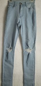 UWJ Jean Light Wash Distressed Women's Size 5/6 Skinny Jean